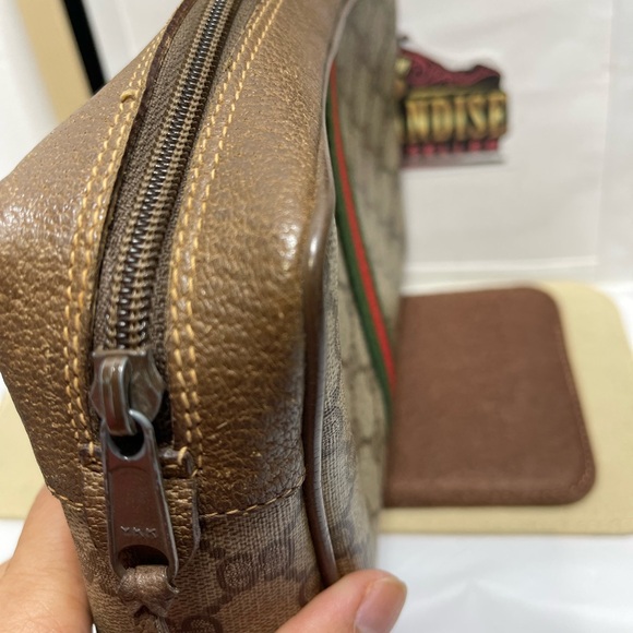 Gucci Sherry line Clutch/ pouch in Green/ tan color. - Picture 5 of 11